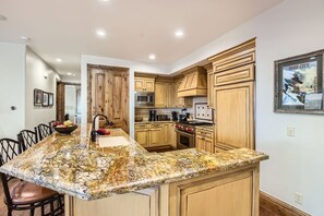 Appart'hôtel, 2 chambres | Cuisine privée