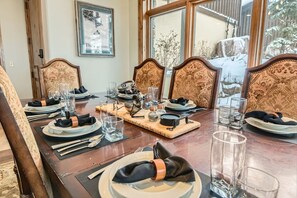 Condo, 2 chambres | Restauration