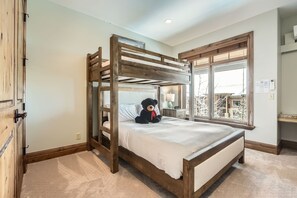 Appartement, 2 slaapkamers | 2 slaapkamers, een strijkplank/strijkijzer, gratis wifi