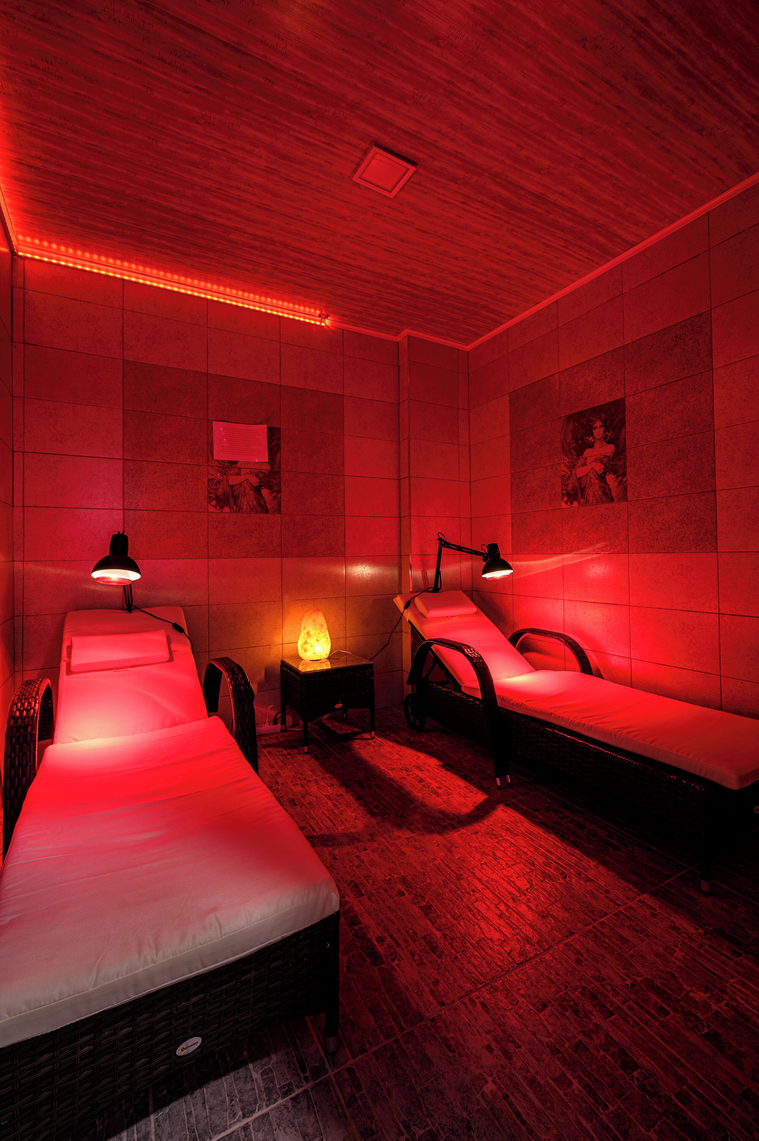 Body treatments, hydrotherapy, aromatherapy, hot stone massages