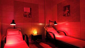 Vartalohoitoja, hydroterapiaa, aromaterapiaa, kuumakivihierontaa