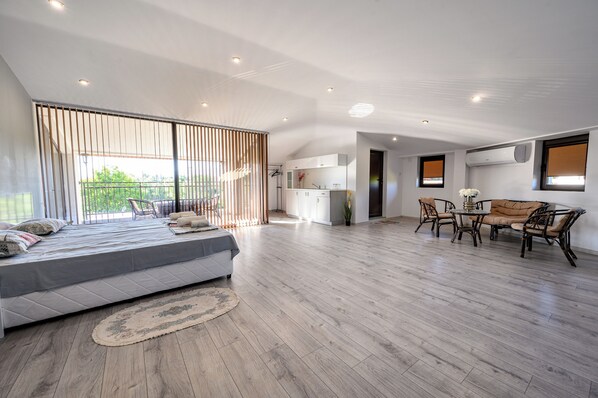 Presidential-Apartment, Balkon, Bergblick | Schreibtisch, laptopgeeigneter Arbeitsplatz, Verdunkelungsvorhänge