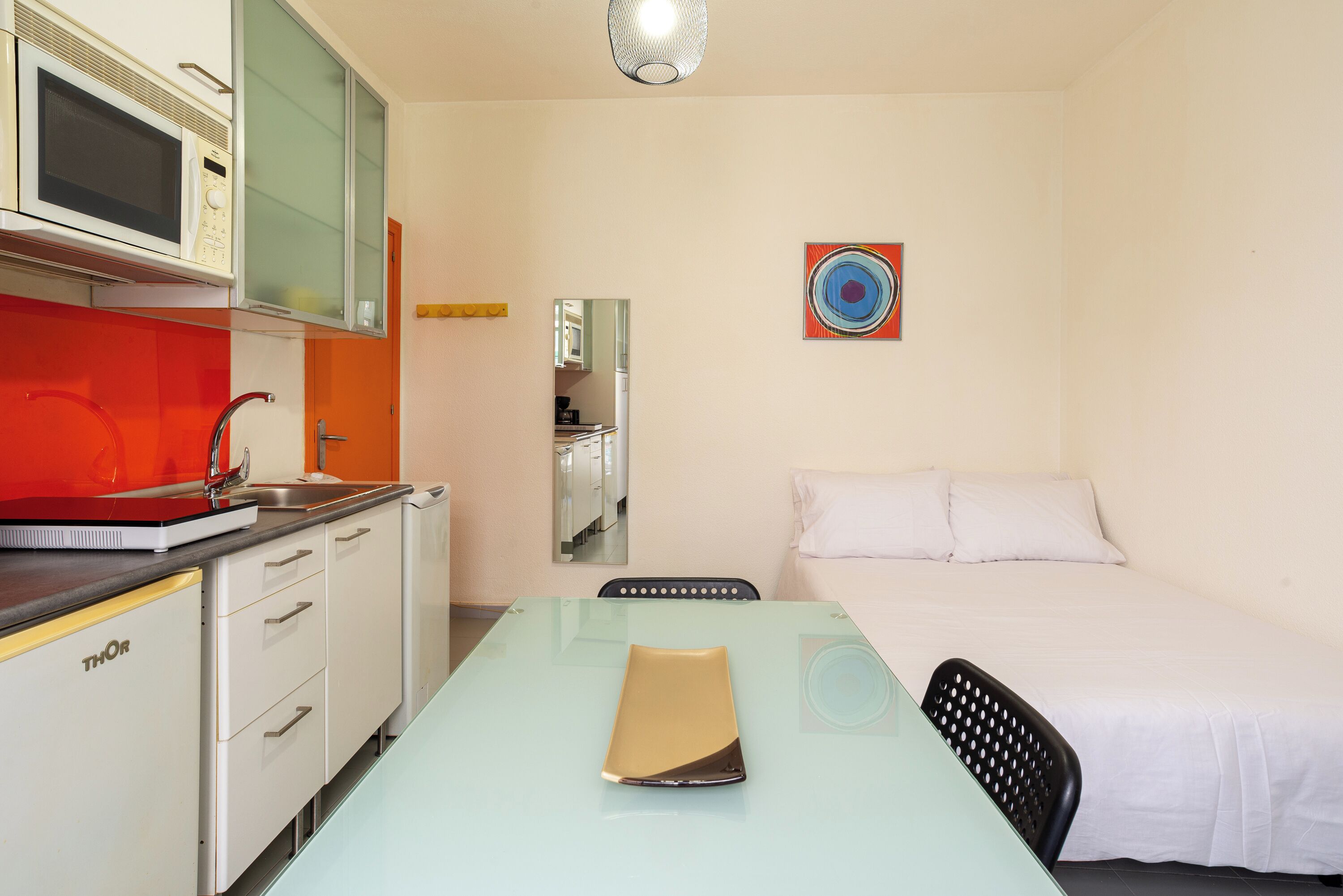 1 slaapkamer, een strijkplank/strijkijzer, beddengoed