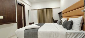 3 bedrooms, iron/ironing board, WiFi