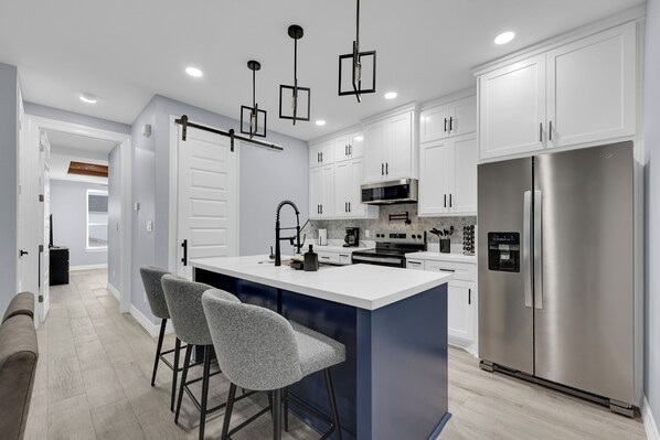 Fridge, microwave, oven, stovetop - Relax + Unwind in this Modern & Spacious Townhome With 2 Car Garage (Pharr)