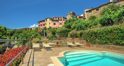 House surrounded by nature with pool AC and wi fi 4