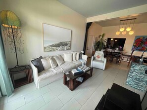 Signature Condo, 1 Bedroom, Pool View, Beachside | Living room - Sea Quarius (Galveston)