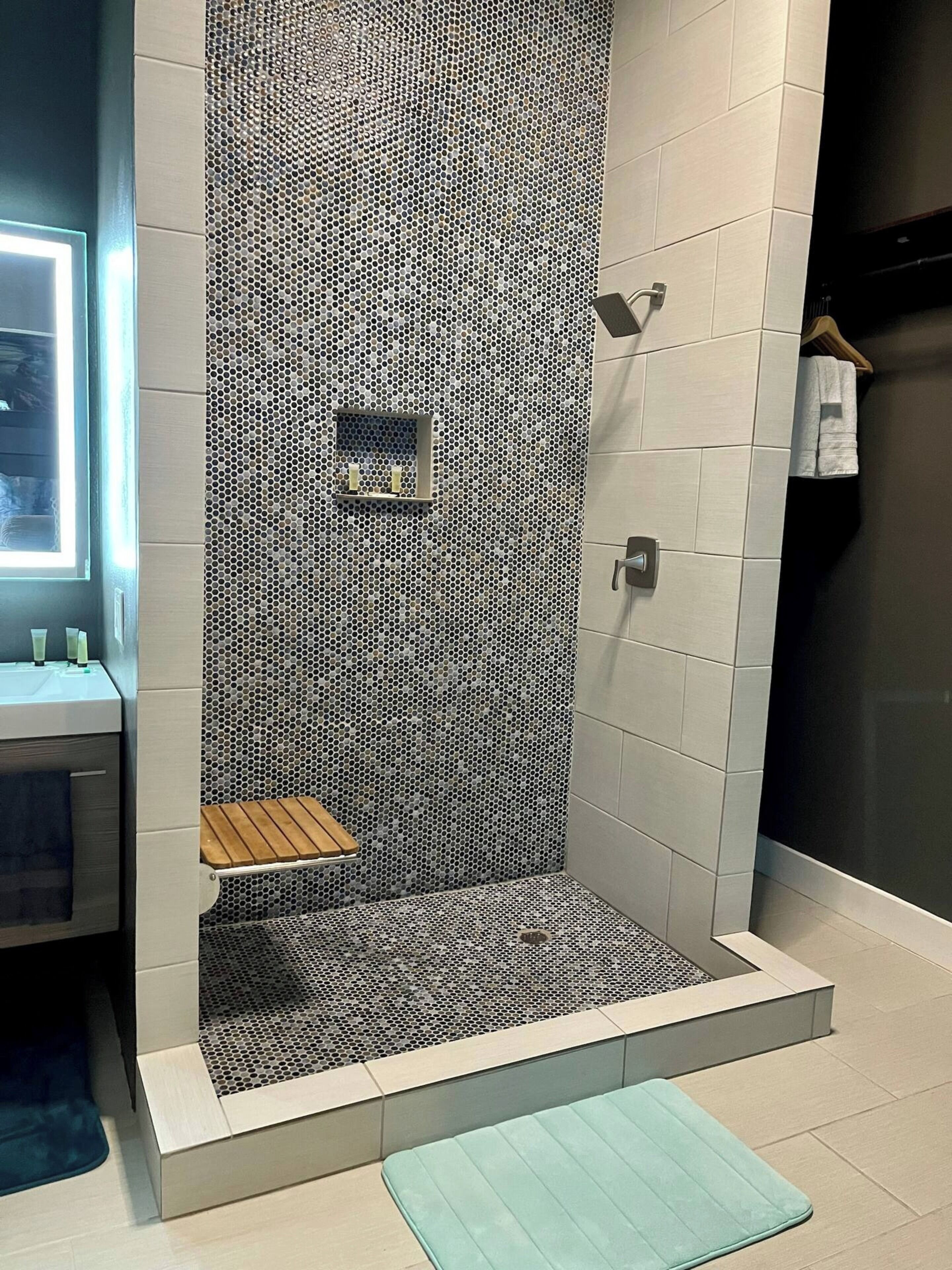 Appart'hôtel Signature, 1 chambre, vue piscine, en bord de plage | Salle de bain | Articles de toilette gratuits, savon, shampoing, papier toilette
