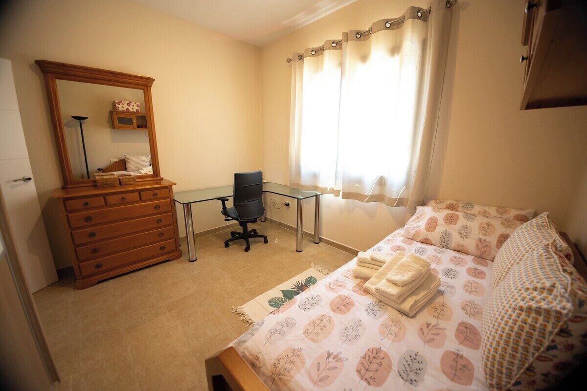 4 bedrooms, desk, iron/ironing board, WiFi