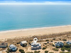 On the beach - New Ocean Front Luxury Award Winner 6 BR 6.5 BA BHI and Shoals A Rare Find (Bald Head Island)
