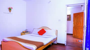 Habitación Deluxe, vista al jardín | Escritorio y wifi gratis