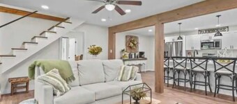 Charming 3-bedroom farmhouse with WiFi, AC in serene Beaufort