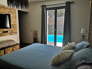 4 bedrooms, iron/ironing board, WiFi, bed sheets