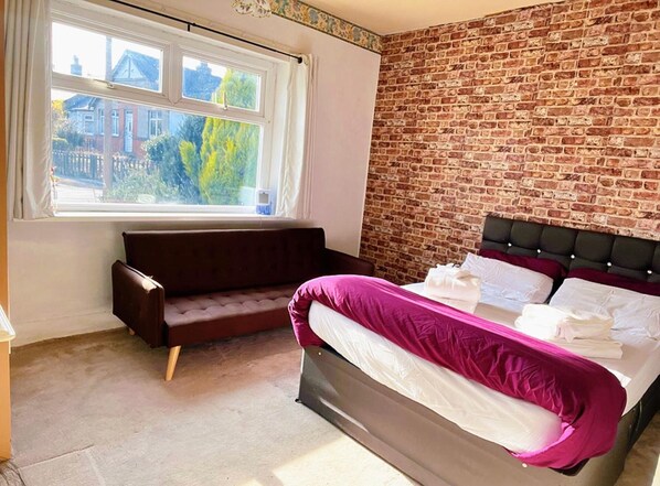 2 bedrooms, free WiFi, bed sheets