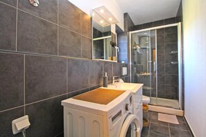 Apartment, 1 Schlafzimmer, Terrasse, Gartenblick | Badezimmer