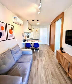 Living area - Charming Private Flat in the Heart of BSB (Asa Norte Brasília)