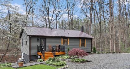 Waterfront Home - Hot Tub, Dock, Fire Pit, Boat