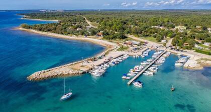 Cozy Apartment in Peroj With Terrace