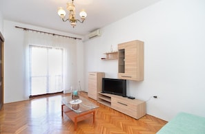 Apartment, 2 Schlafzimmer, Balkon, Gartenblick | Wohnzimmer
