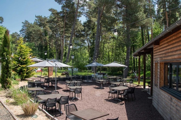 Outdoor dining - Camping - Piscine - ccbaife (Aydat)