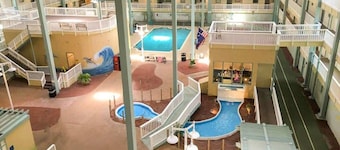Resort Amenities, Lagoon Views & Beach Access