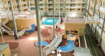 Resort Amenities, Lagoon Views & Beach Access
