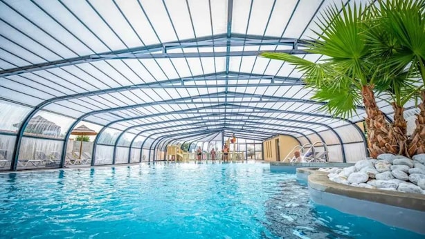 Una piscina techada