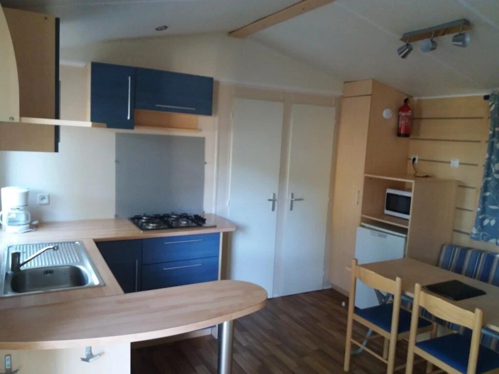 Kühlschrank, Mikrowelle, Herdplatte
