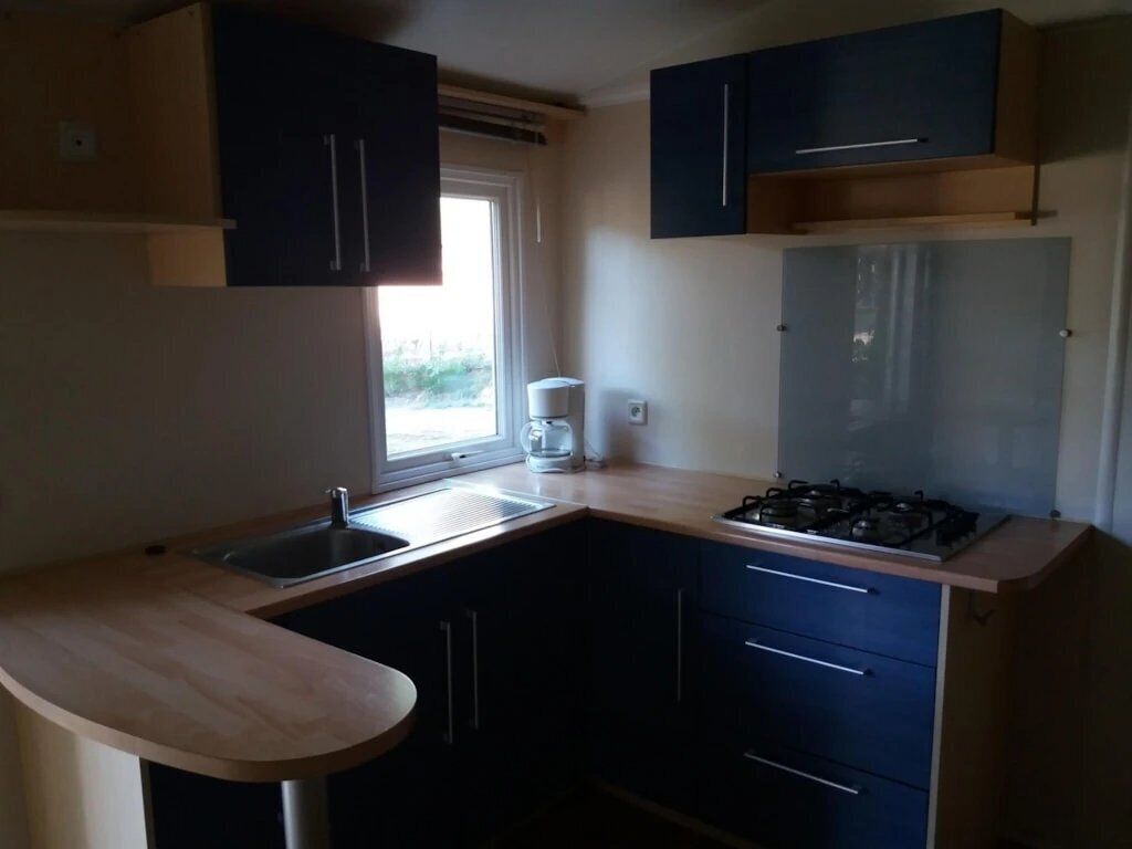 Fridge, microwave, stovetop