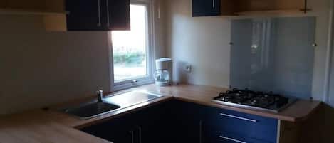 Fridge, microwave, stovetop