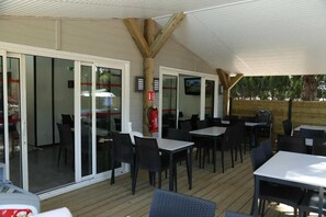 Outdoor dining - Camping 3 étoiles - Piscine  - ccbahef (Bizanet)