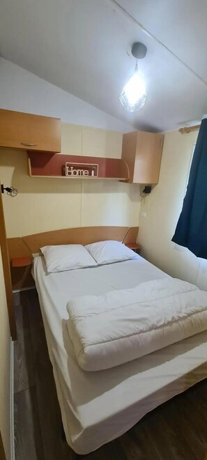 2 bedrooms, WiFi - ZEcamping 3* familial pataugeoire fitness hammam mobil-home TV clim (Bizanet)