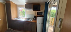 Kjøleskap, mikrobølgeovn og kokeplater