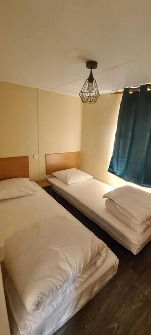 2 bedrooms, WiFi - Camping 3 étoiles - Piscine  - ccbaheg (Bizanet)