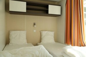 3 bedrooms, WiFi - Camping 3 étoiles - Piscine  - ccbaheh (Bizanet)