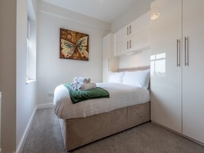 2 bedrooms, iron/ironing board, free WiFi, bed sheets - Modern, Light and Airy Apartment - Pass the Keys (Wellington)
