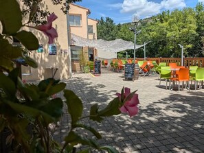 Outdoor dining - Camping 3 étoiles - Piscine  - ccbaghc (Bauduen)