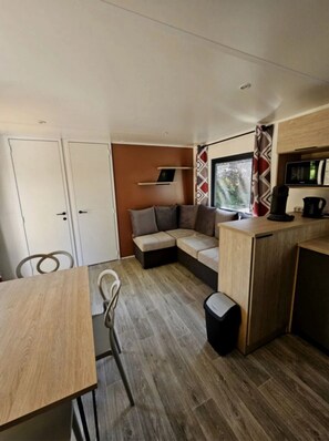 Living area - Camping - ccbbcae - Two Bedroom Apartment, Sleeps 6 (Charlieu)