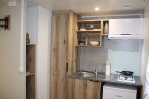 Fridge, stovetop - Camping - ccbbcah - One Bedroom Apartment, Sleeps 2 (Charlieu)