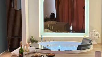 Quarto superior | Cofres nos quartos, escrivaninha, espaço de trabalho para notebook