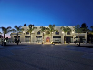 ด้านหน้าที่พัก