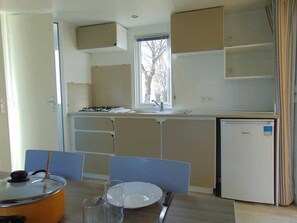 Fridge, microwave, stovetop
