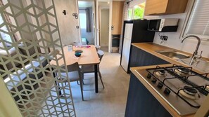 Fridge, microwave, stovetop