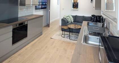 Prime Location 5 Bed En-suite 6 Bathrooms in Derby Sleeps up to 10 People.