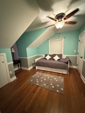 4 bedrooms, WiFi, bed sheets