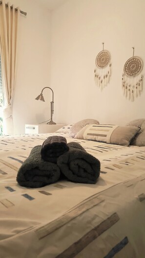 5 bedrooms, iron/ironing board, WiFi, bed sheets - Castilla 5 suites (Sevilla)