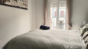 5 habitaciones, tabla de planchar con plancha, wifi y ropa de cama 