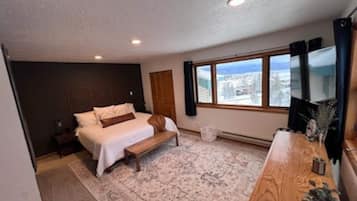 3 bedrooms, iron/ironing board, travel crib, WiFi