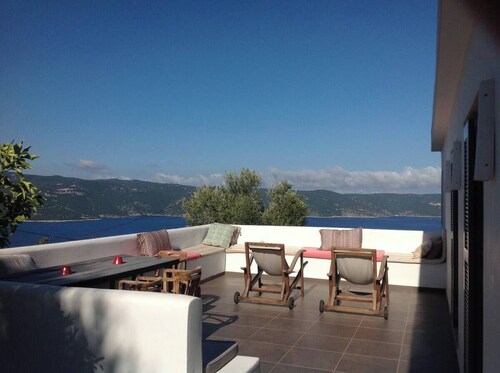 Architect-designed house overlooking the Ionian Sea - sleeps 7