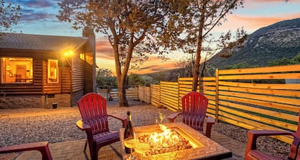 Amazing Views Cabin! memories await you in this dog friendly retreat!